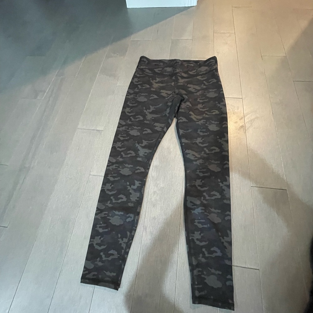Fabletics camo leggings